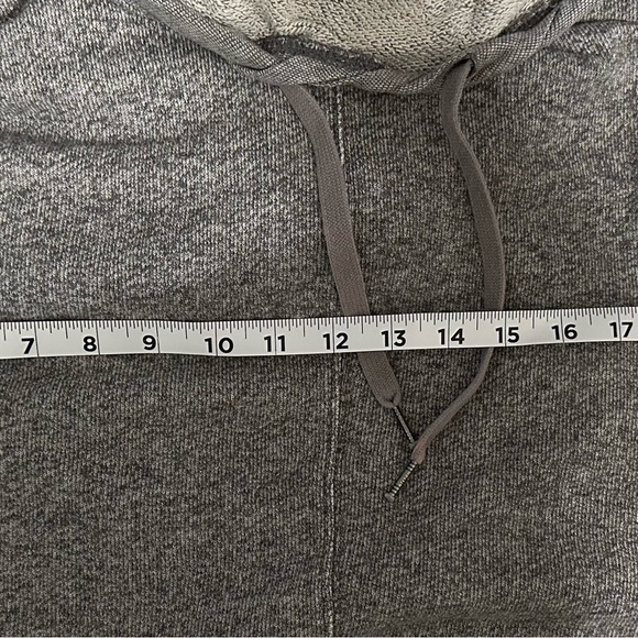 TNA by Aritzia sweatshirt - Picture 9 of 9
